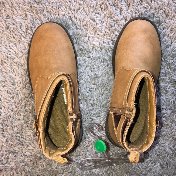 🐣CARTERS🐣 - Picture 2 of 5